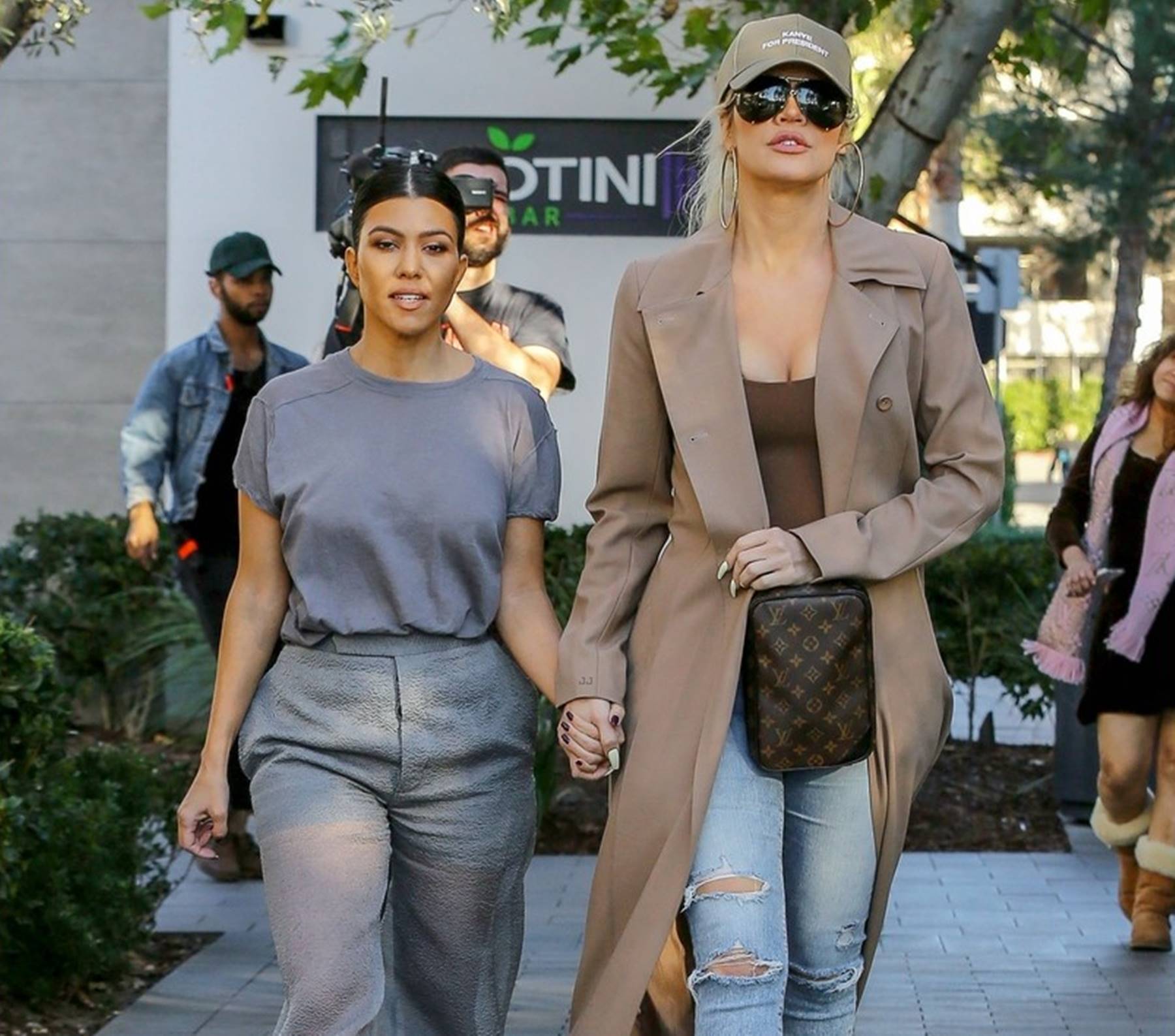 Khloe Kardashian Is Starting To Annoy Her Sisters With All The Tristan Thompson Drama ...1800 x 1587