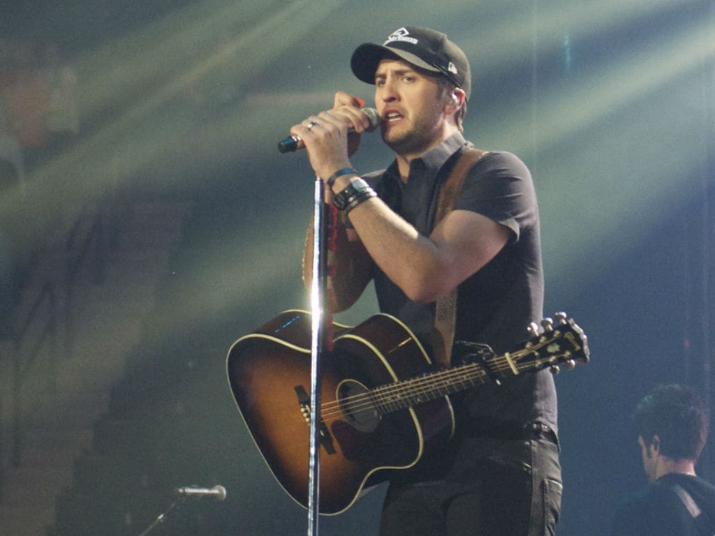 Luke Bryan Adopts 18-Year-Old Rescue Dog Now Fans Love Him Even More | Celebrity Insider