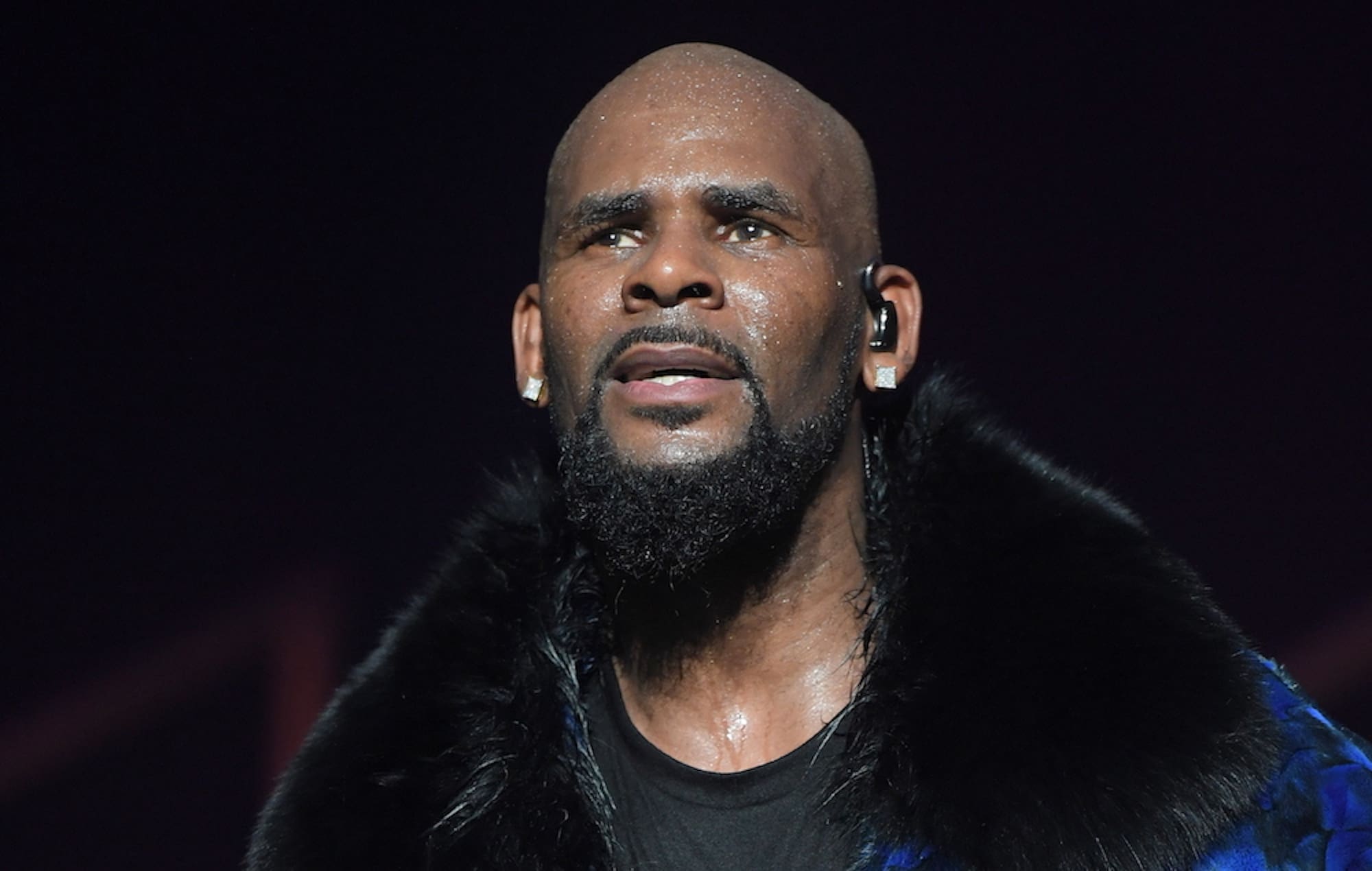 ”r-kelly-allowed-to-leave-prison-three-days-after-turning-himself-in-to-the-police”