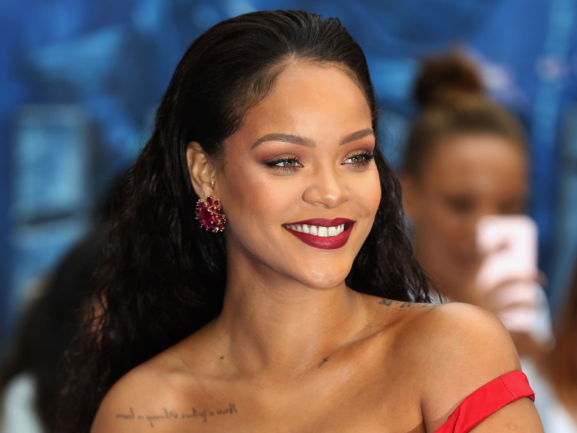 Rihanna Breaks The Internet In Tight Black Outfit Playing A Maid As She ...