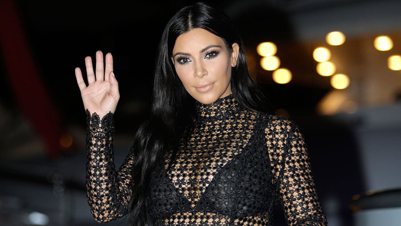 ”kim-kardashian-shares-her-new-mission-with-the-world-and-fans-ask-her-to-help-the-girls-involved-in-r-kellys-case”