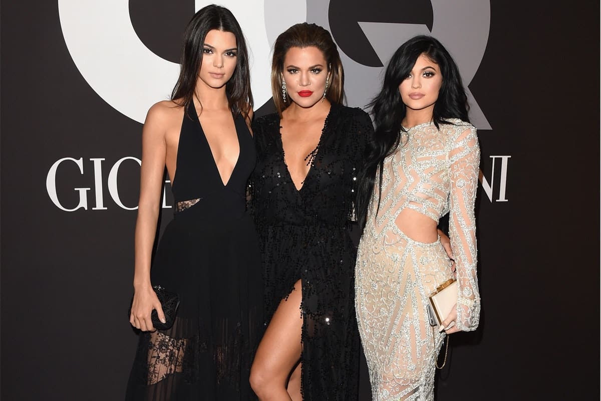 ”kendall-jenner-and-khloe-kardashian-stand-up-for-themselves-following-shady-diet-shakes-and-scam-fyre-festival-promotion”