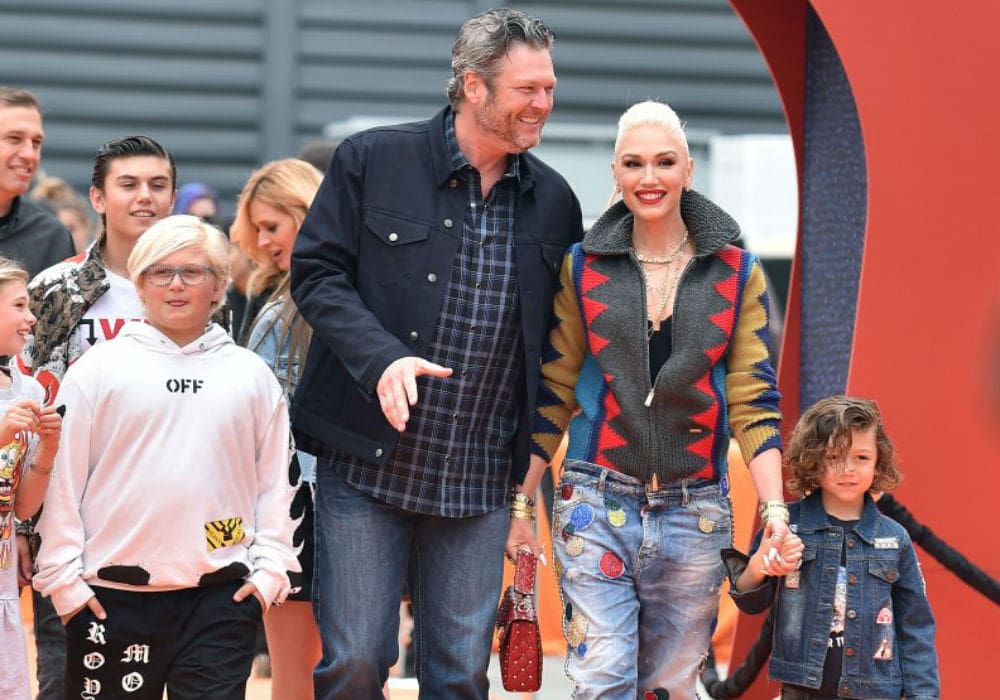 ”blake-shelton-and-gwen-stefani-are-one-big-happy-family-with-her-boys-on-date-night”