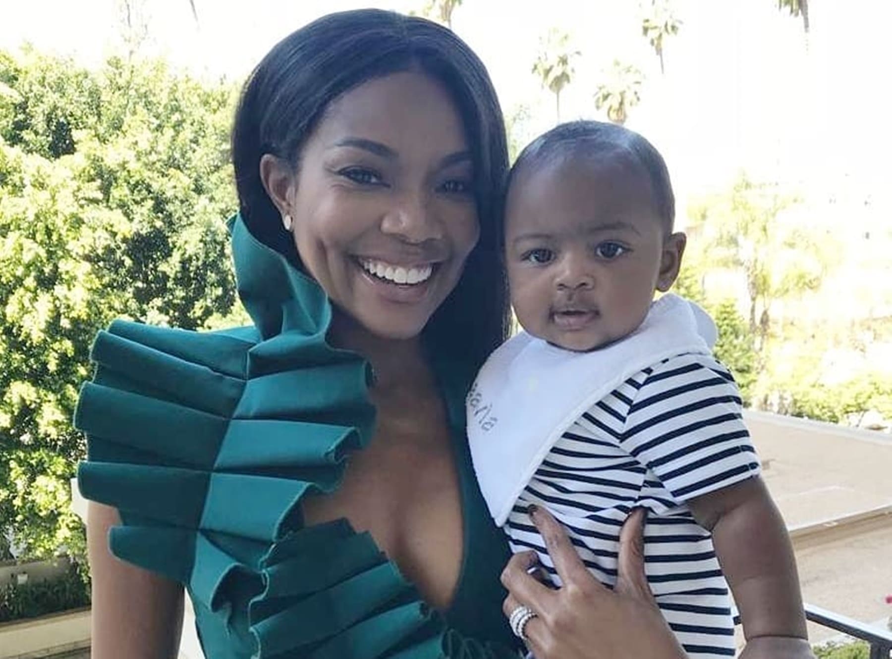 ”gabrielle-union-and-baby-kaavia-bring-joy-to-a-room-full-of-people-including-dwyane-wade-with-their-dance-moves-in-viral-video”