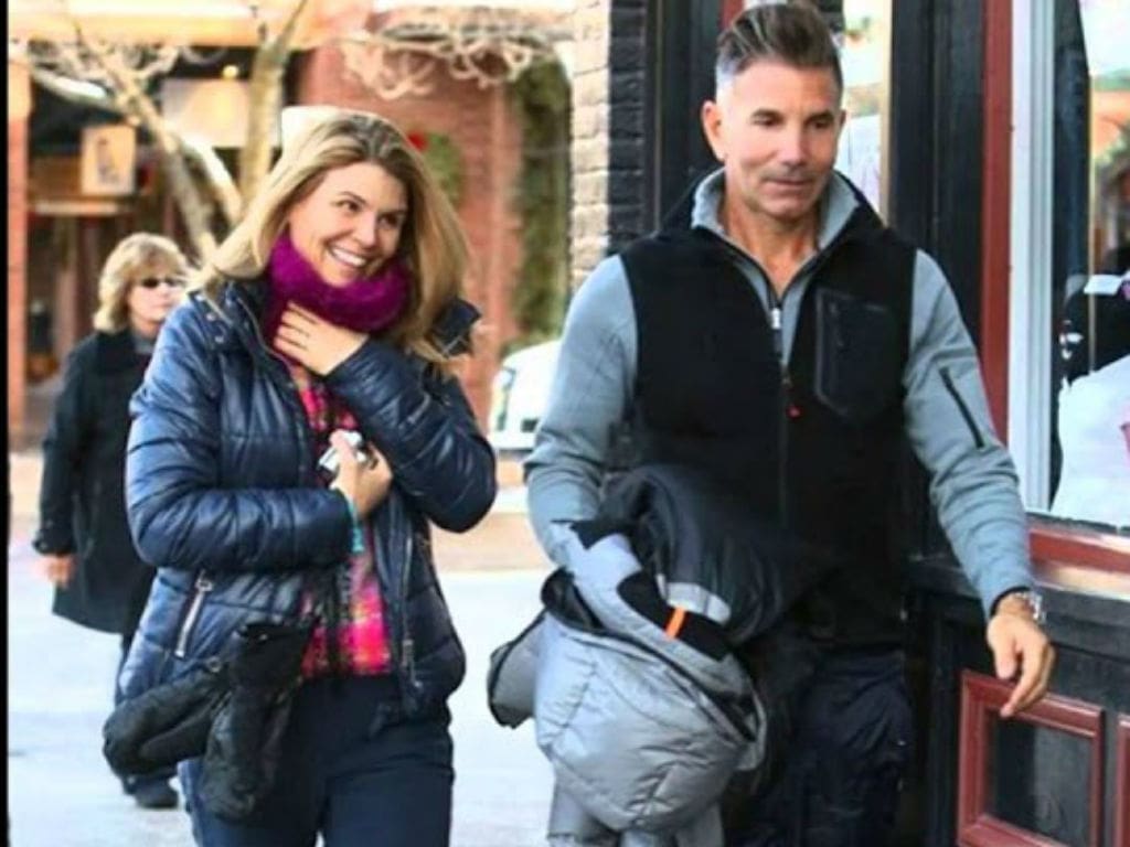 Lori Loughlin and Husband Mossimo Giannulli Indicted On New Charges In College ...1024 x 768
