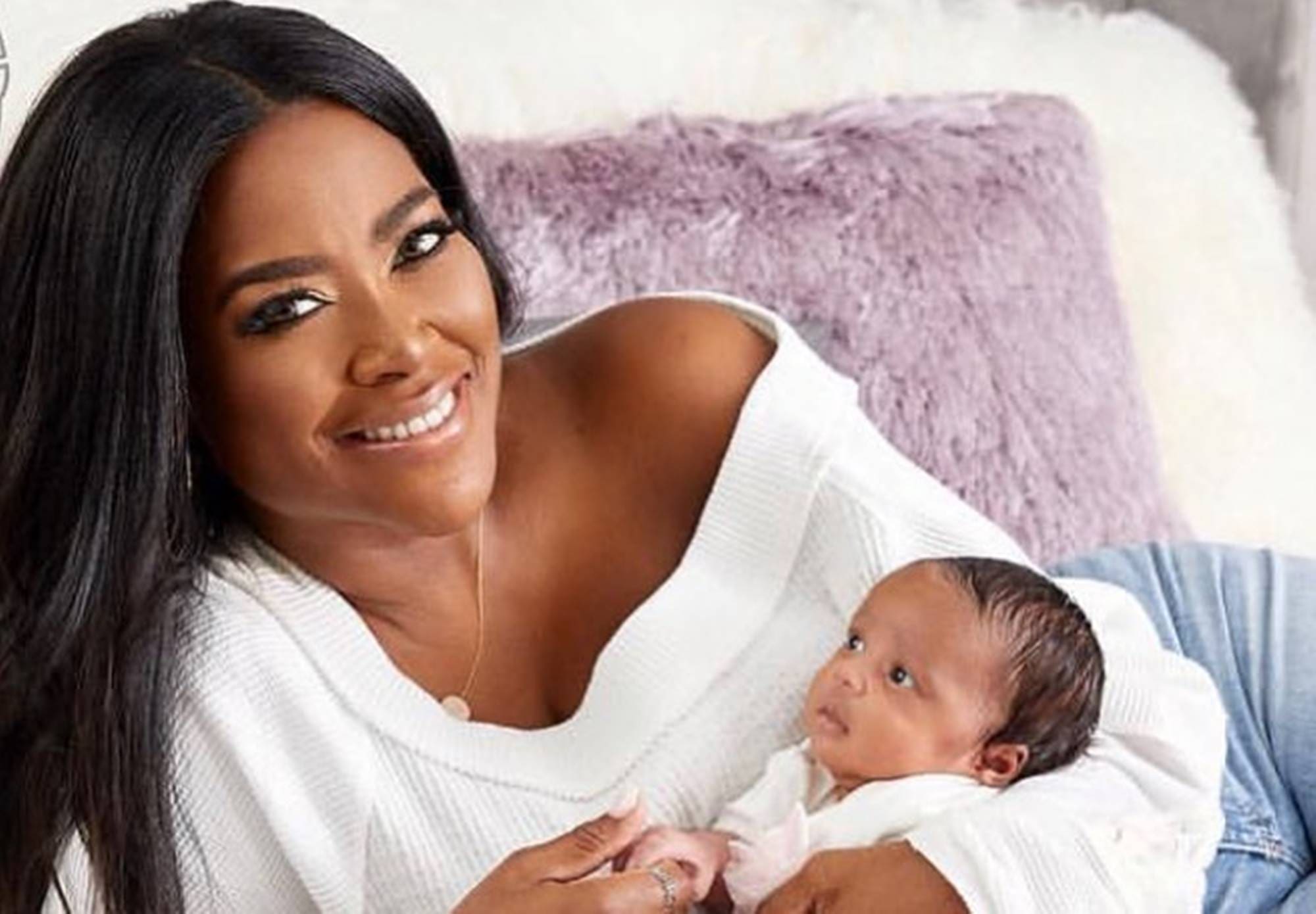 Kenya Moore Is Spending Some Quality Time With Baby Brooklyn At The Beach And Fans Are Happy To See The Mom Without Makeup - Here's Her Latest Photo