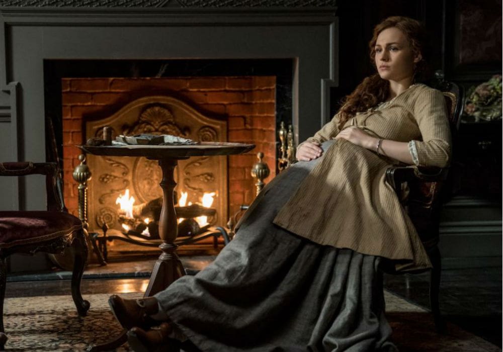 Outlander Drops New Photos Of A Pregnant Brianna With No Roger In Sight