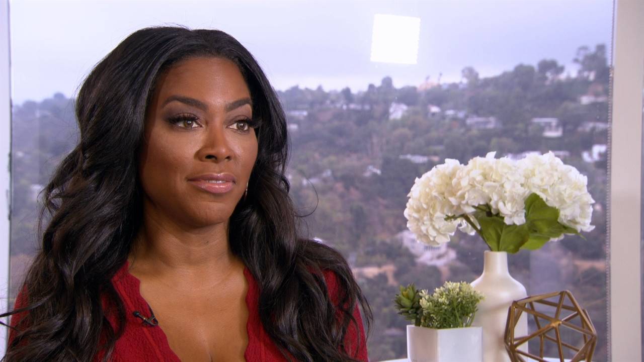 Kenya Moore Worries Fans Who Notice She Took Off Her Wedding Ring - What Happened?