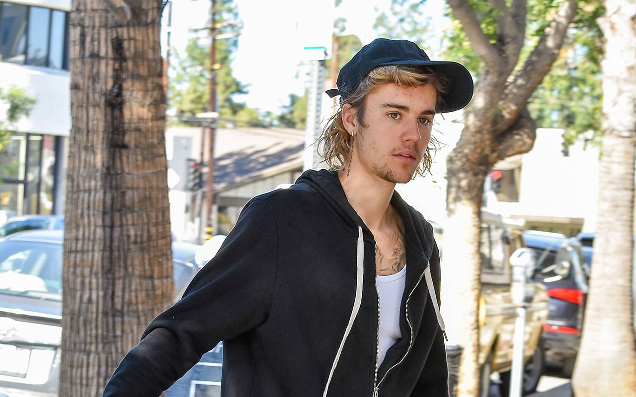 Justin Bieber – Intruder Trespasses His Hotel Room! | Celebrity Insider1280 x 800