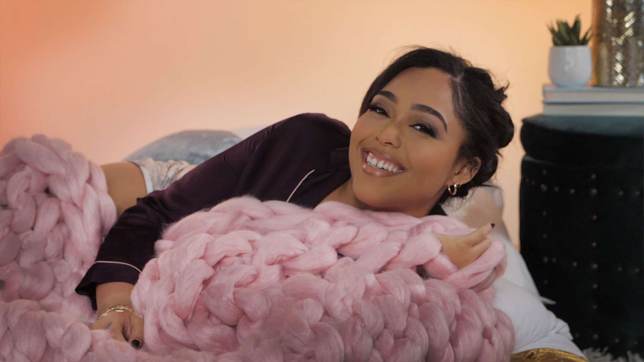 Jordyn Woods Parties And 'Secures The Bag' In London, While The Kardashians Are Reliving The Cheating Drama - Watch The Videos