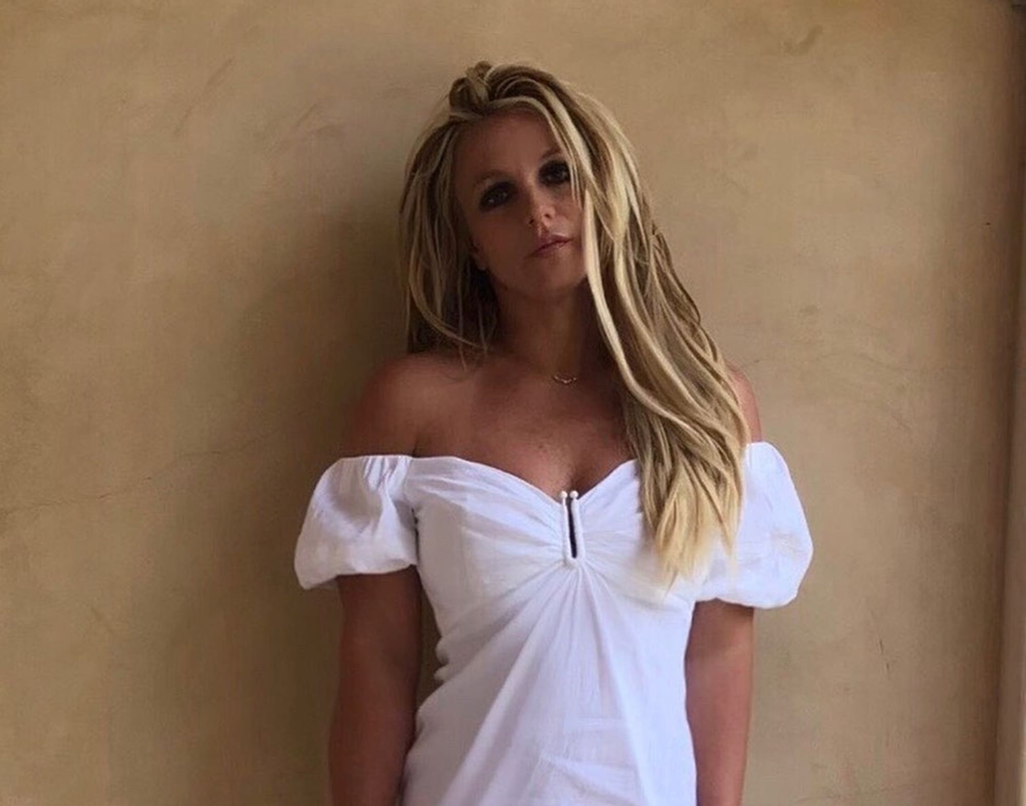 ”britney-spears-shows-the-world-that-she-is-ready-for-summer-with-enticing-video-see-why-sam-asgharis-girlfriend-has-fans-feeling-upbeat”