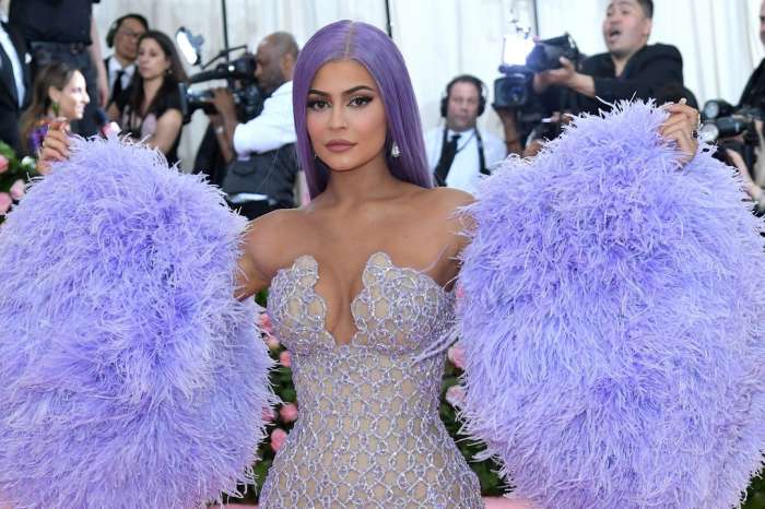 KUWK: Kylie Jenner Gets Backlash For Photoshopping Met Gala Picture