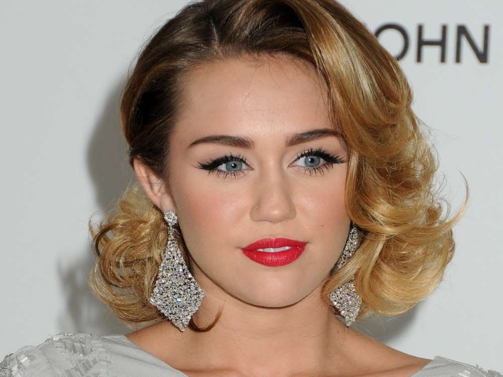 Miley Cyrus Says She Enjoys The Pat Down At The Airport She ‘needs A