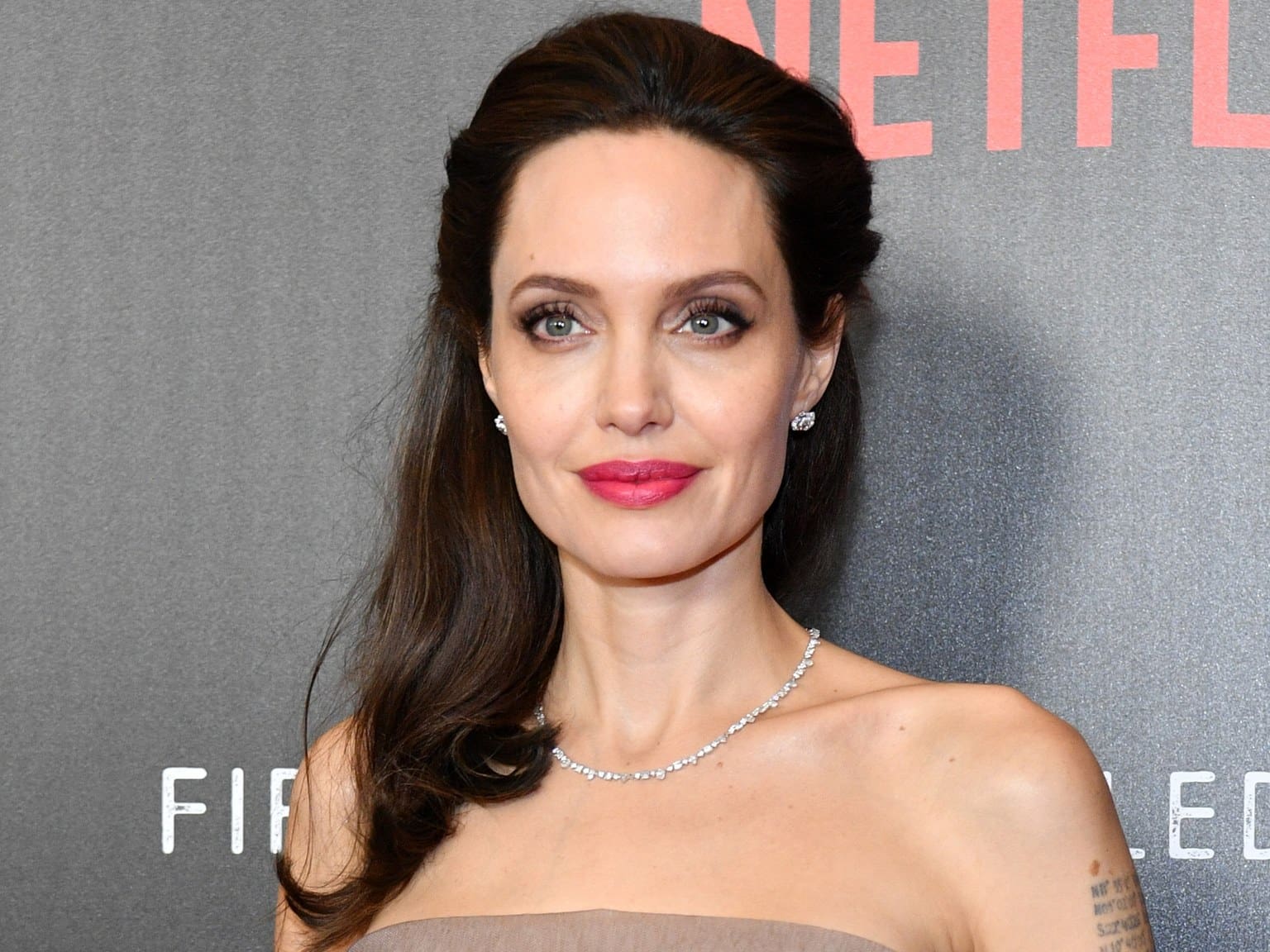 ”angelina-jolie-and-her-kids-have-been-enjoying-the-privacy-while-in-albuquerque-details”