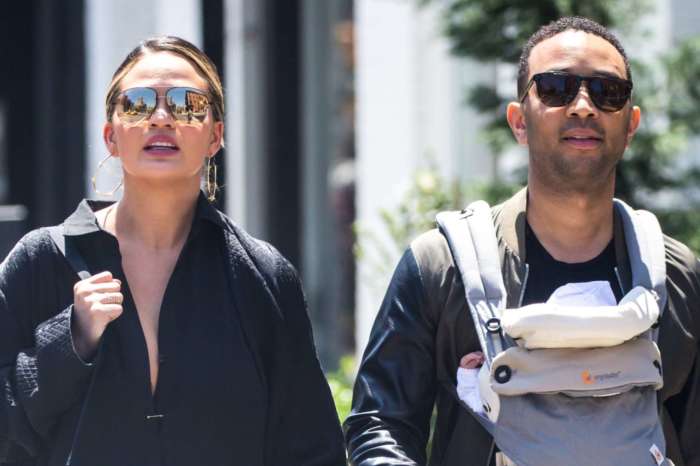 Chrissy Teigen And John Legend Are Posing With Their Kids And Fans Call Them The Most Unproblematic Couple