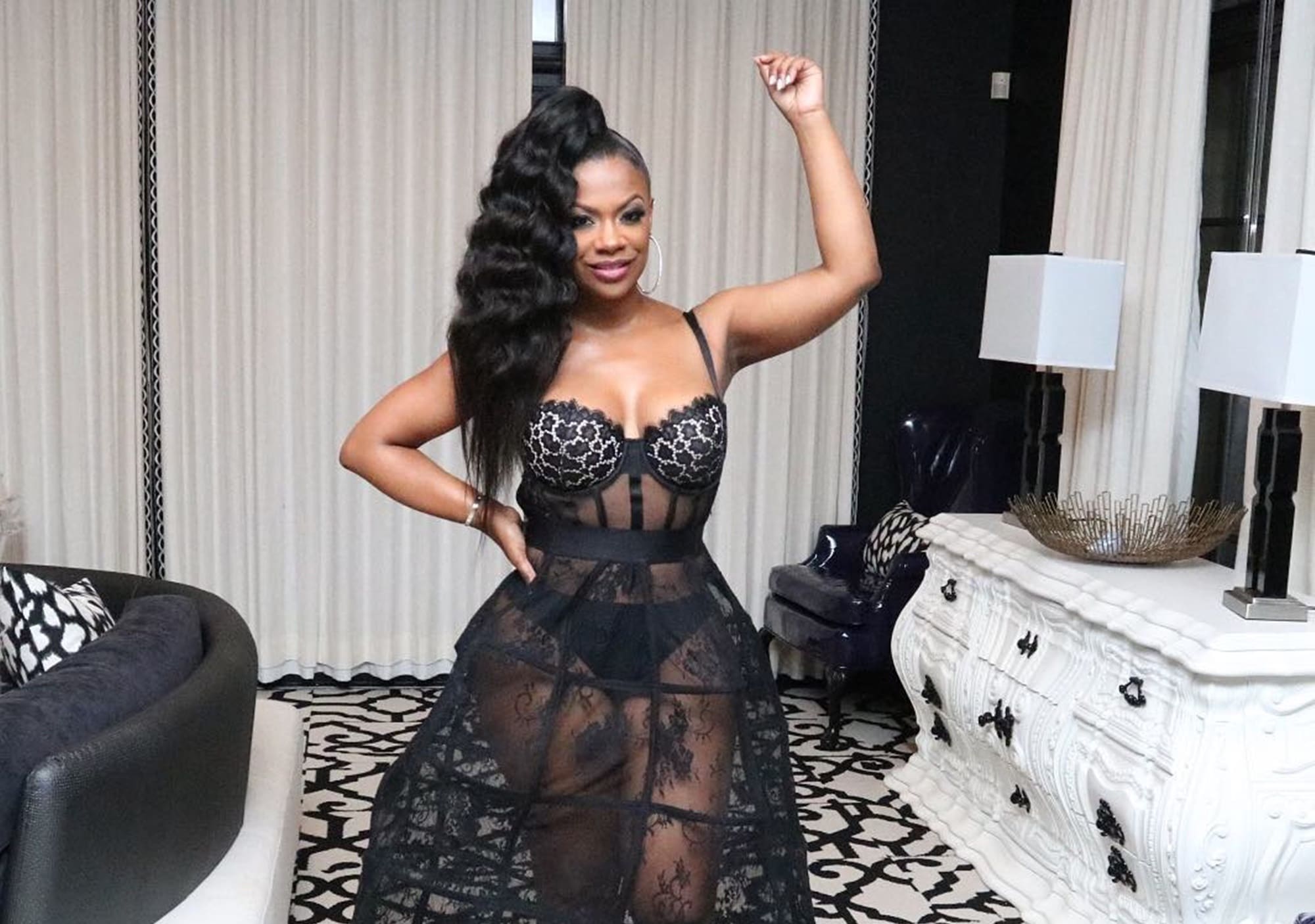 ”kandi-burruss-makes-fans-happy-with-a-new-behind-the-scenes-video-from-the-dungeon-show-watch-her-and-the-crew-here”