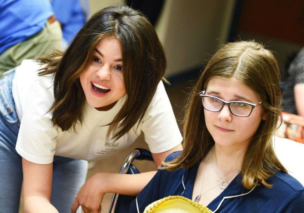 Selena Gomez Spreads Happiness At A Children's Hospital After Shading Justin Bieber On Instagram