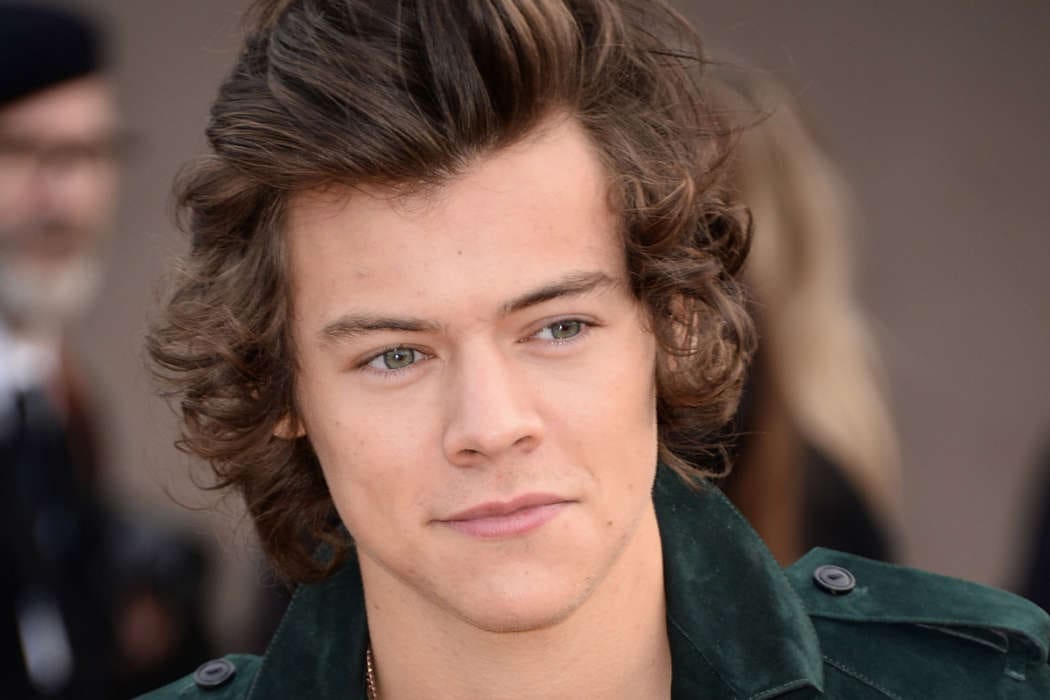 Fans Are Eagerly Awaiting Harry Styles Response To X Rated Louis Tomlinson Scene In Hbo S