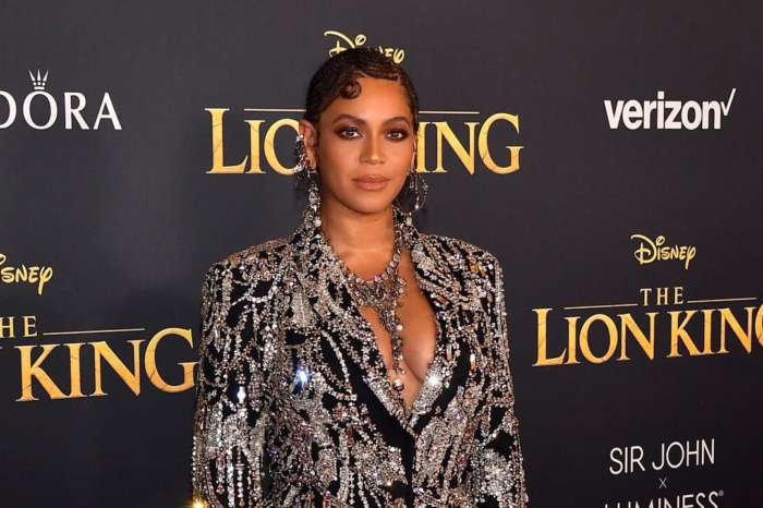 Beyonce And Daughter Blue Ivy Look Stunning In Matching Red Carpet Outfits At The 'Lion King' Premiere