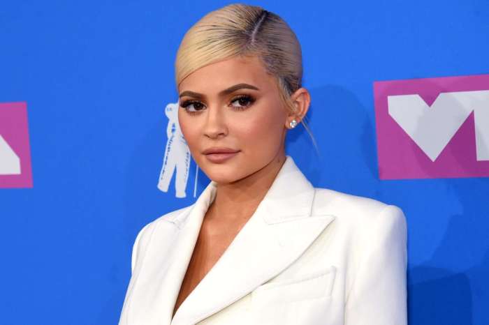 Kylie Jenner Posts Emotional Message - She Talks About Losing Friends And Herself
