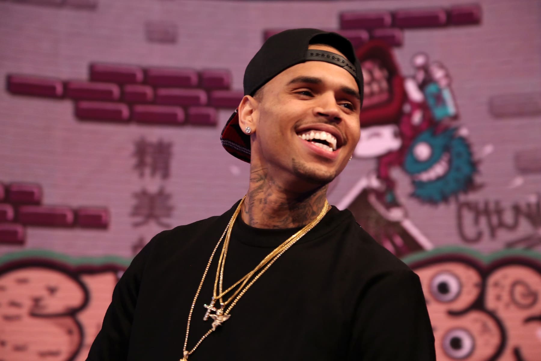 Chris Brown Loses More Fans As He Continues To Bash His Critics And Challenges Them To Send Pics