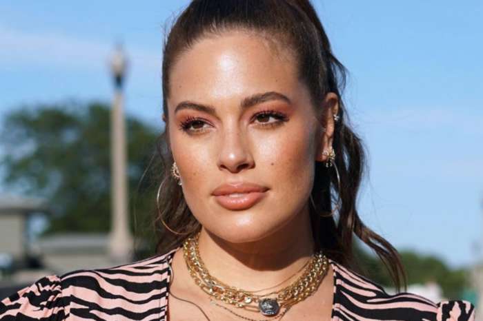 Ashley Graham Poses Pregnant In Bathing Suit After Showing Off Her Stretch Marks