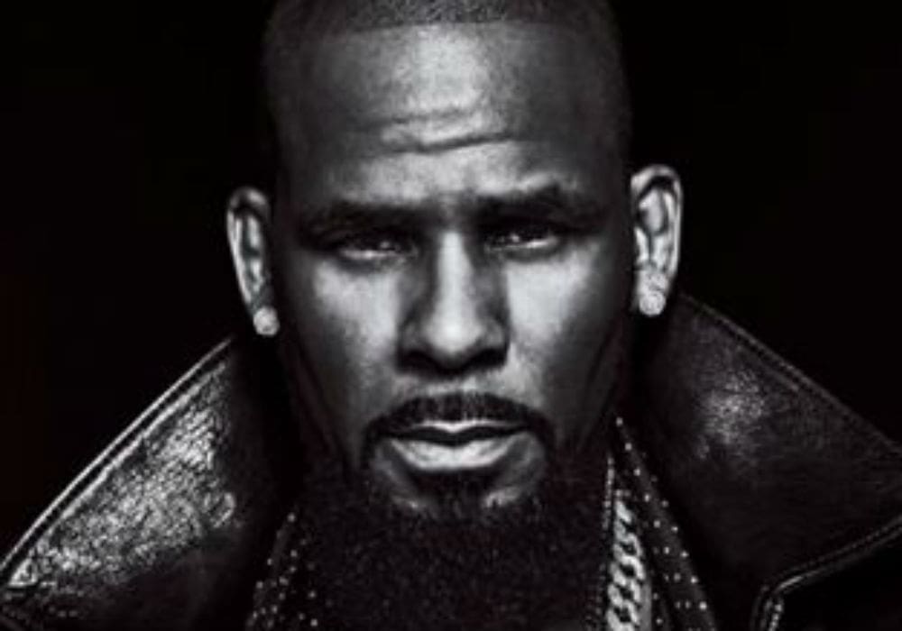 r-kelly-begging-judge-to-grant-him-bond-so-he-can-see-both-girlfriends