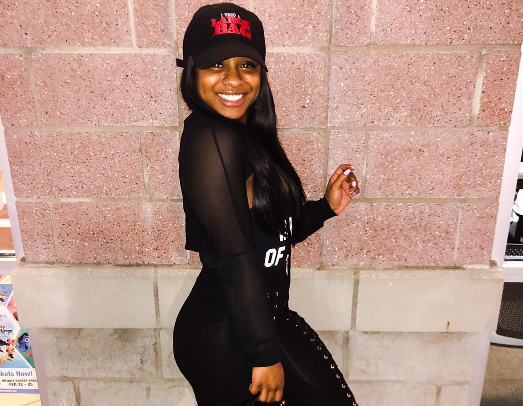 Toya Wright's Daughter, Reginae Carter Shows Off Her Tones Figure In A Colorful Outfit