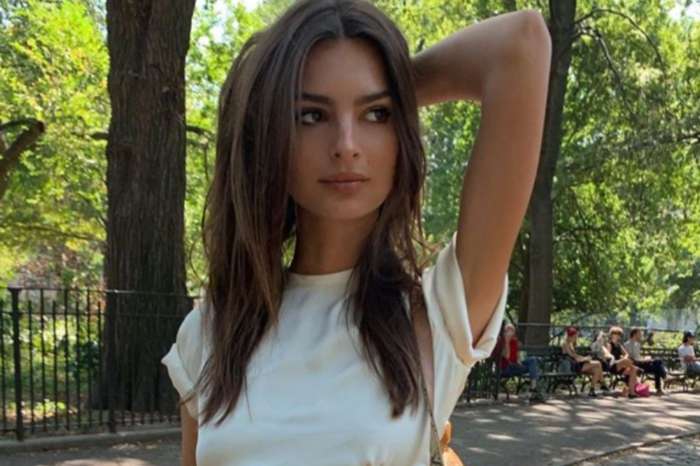 Emily Ratajkowski Not Letting Autumn Stop Her Swimsuit Line — Models Plunging Green And Black Bathing Suit
