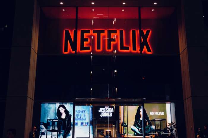 After Angering Customers By Announcing Plans To Restrict Password Sharing, Directors Are Preparing To Boycott Netflix For Messing With Playback Times