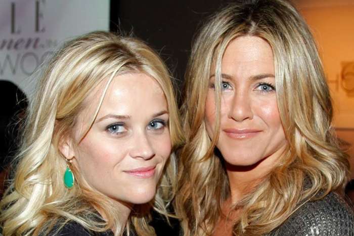 Jennifer Aniston And Reese Witherspoon Recreate 'Friends' Scene 2 Decades After Starring As Sisters On The Show!