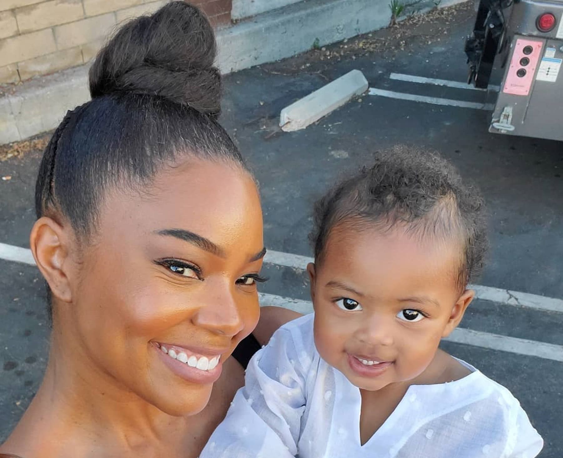 Gabrielle Union Poses In Dramatic Photos With Baby Kaavia Wade And They Win The ...1800 x 1465