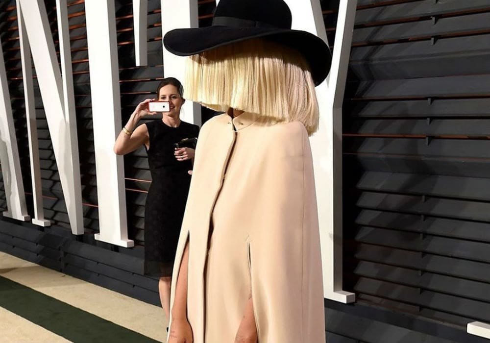 ”sia-named-as-mystery-woman-who-paid-the-bill-for-several-shoppers-at-california-walmart-on-thanksgiving”