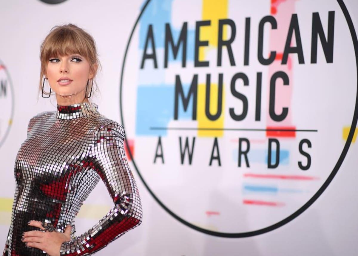 Watch The American Music Awards Red Carpet Live Stream