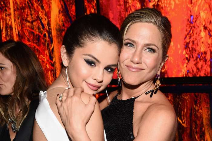 Selena Gomez Gushes Over 'Queen' Jennifer Aniston After She Posts A No-Makeup Selfie
