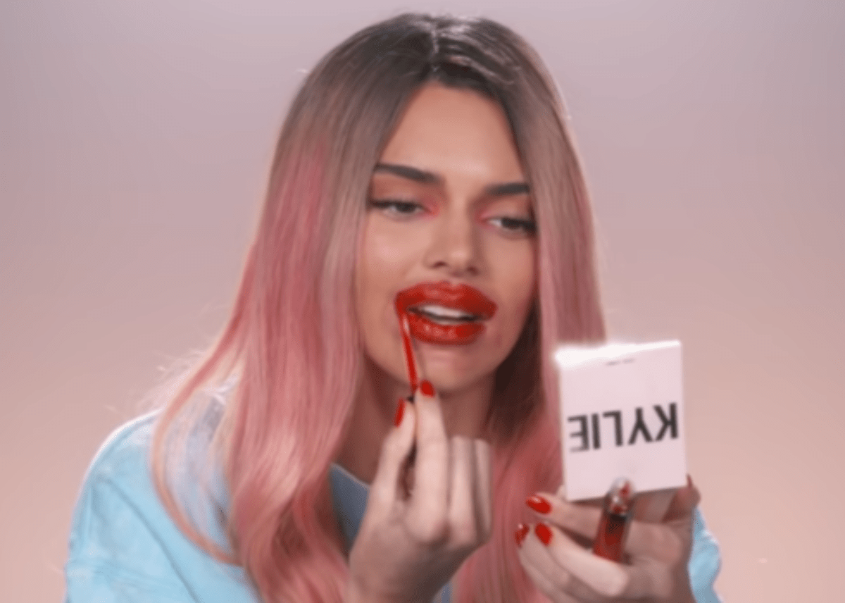 Kendall Jenner Hilariously Recreates Kylies Lip Tricks And Smears 