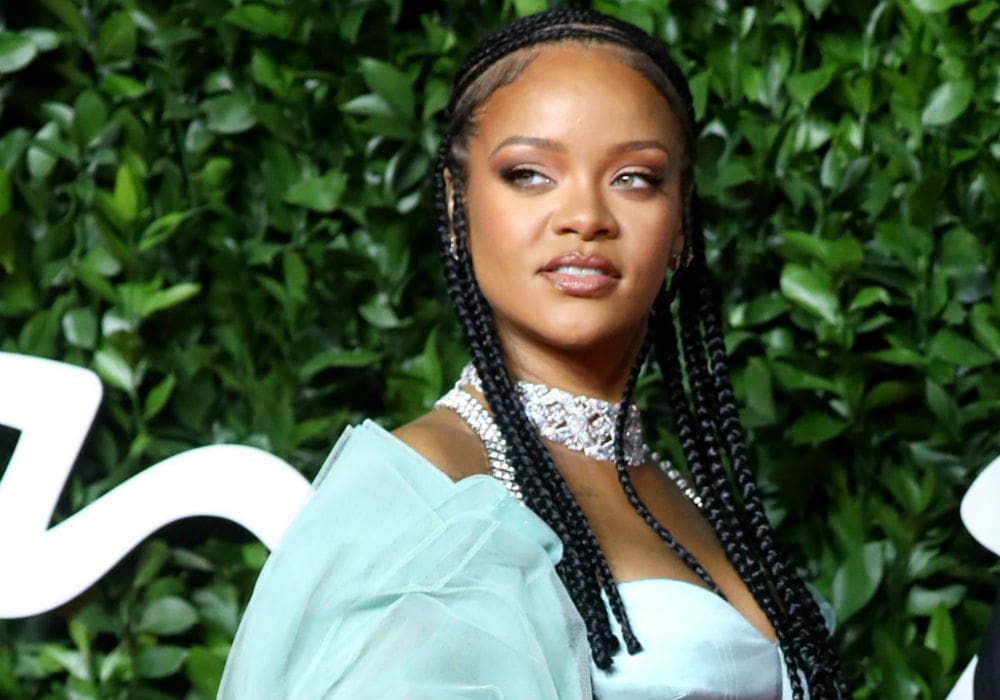 Rihanna Sparks More Pregnancy Rumors At British Fashion Awards