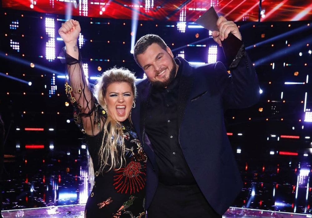 Kelly Clarkson Is An Expert At Balancing Her Career & Family Life, Says The Voice Winner Jake Hoot
