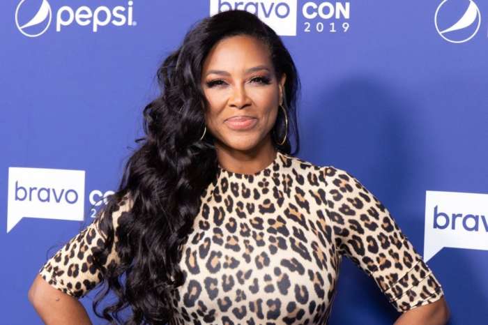 Kenya Moore Shows Off Her Amazing Natural Hair And Fans Cannot Get Enough Of Her Beauty - See The Clips