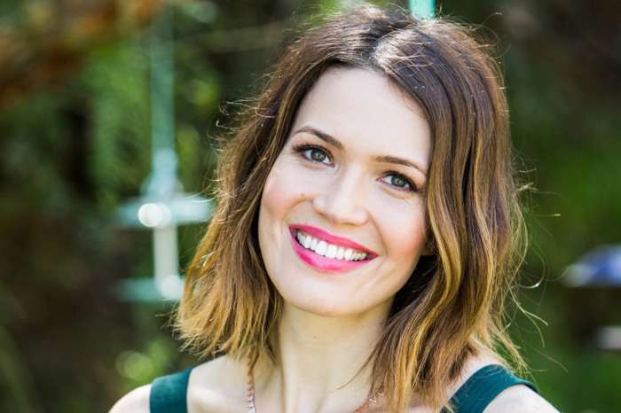 New TV Show In The Works Based On Mandy Moore's Life - '90's Pop-Star'