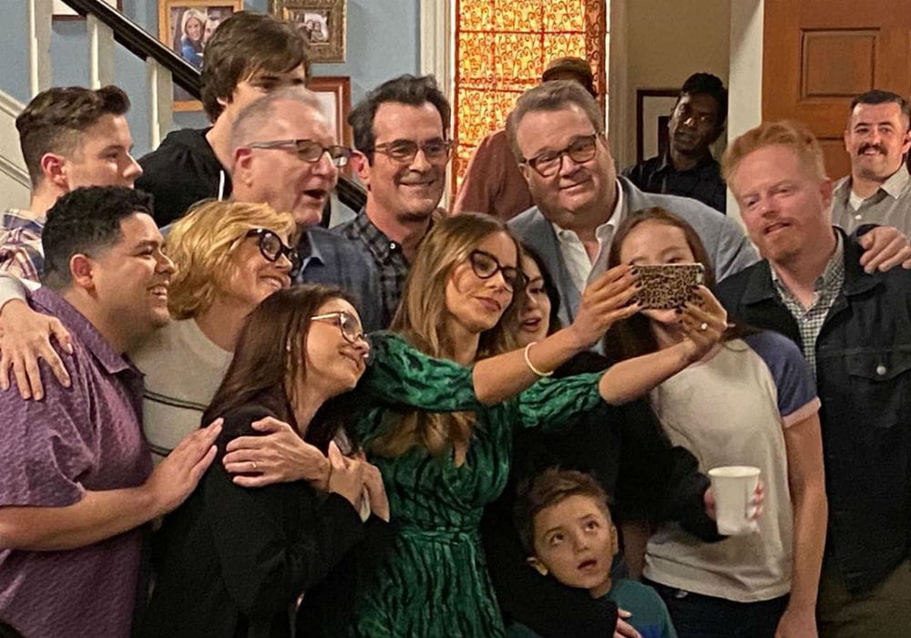 Modern Family Cast & Crew Officially Wrap Filming After 11 Seasons