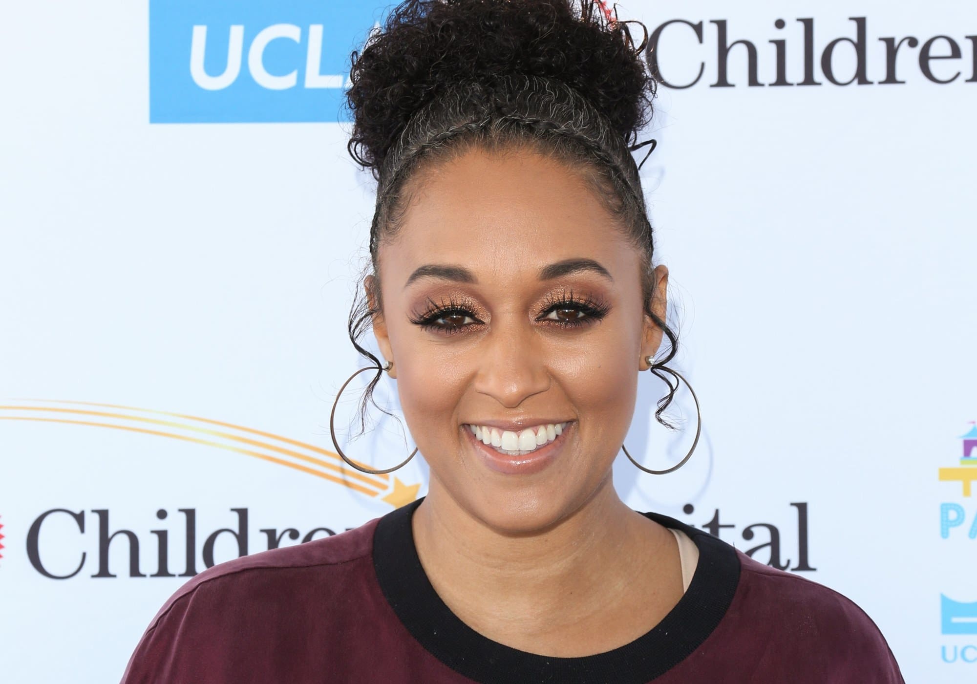 Tia Mowry Hardrict 41 Looks Ageless In Photo Where She Is Dressed As