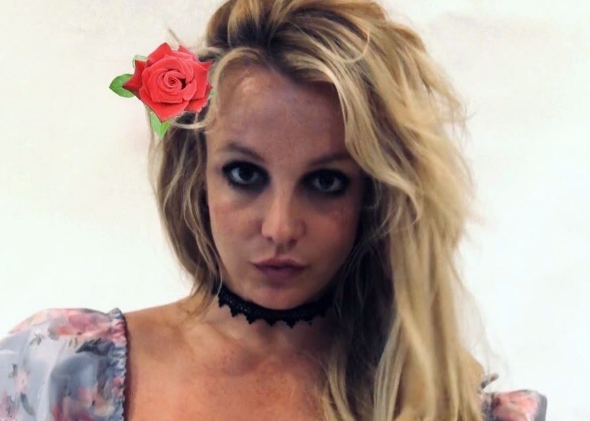 Britney Spears Flaunts Her Curves In Pretty Floral Top By Loveshackfancy Celebrity Insider