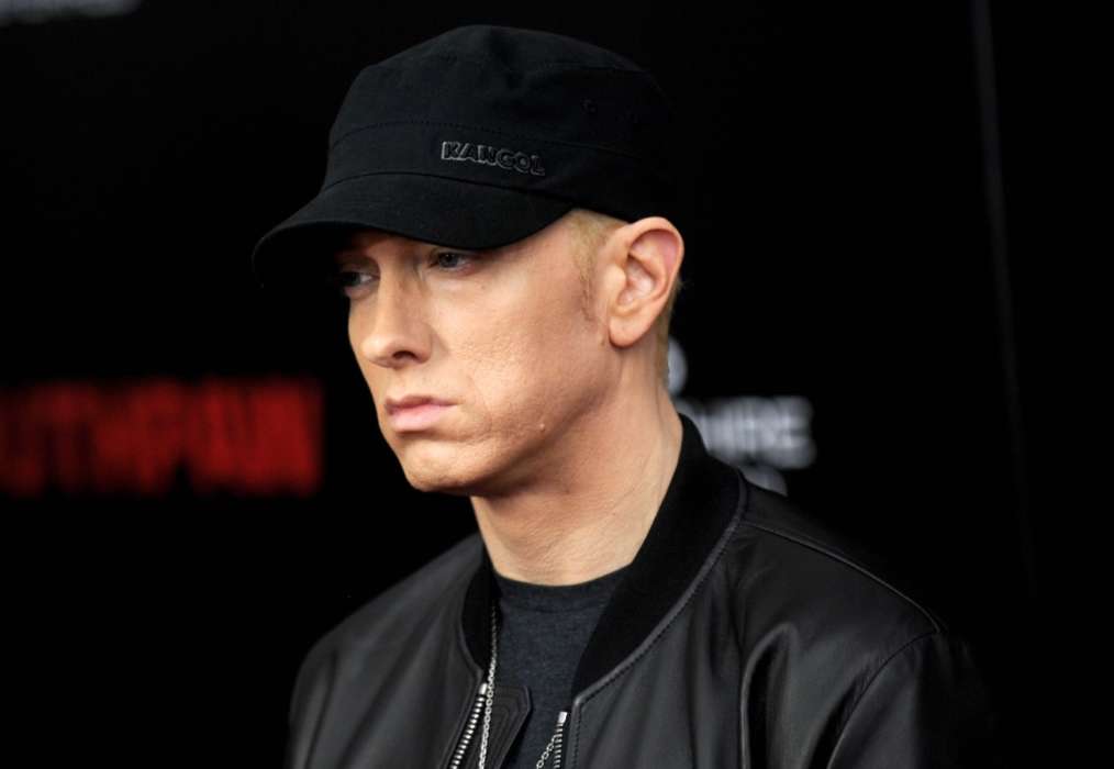 ”eminem-confronts-a-home-invader-in-his-house”