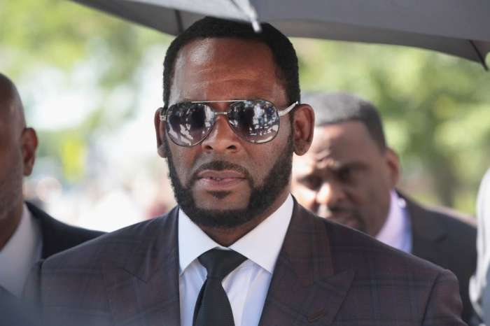 R. Kelly Made A Massive Amount Of Money This Year -- This Is How Much The R&B Singer Raked In