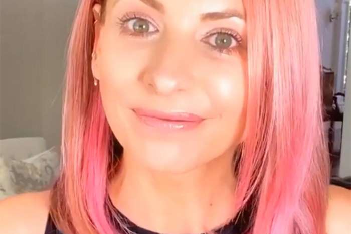 Sarah Michelle Gellar Dyes Hair Pink In Quarantine - Jokes About Embarrassing Her Kids!