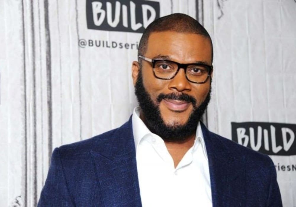 Tyler Perry Leaves A $21K Tip For Workers At His Favorite Restaurant During Take-Out Run In Atlanta