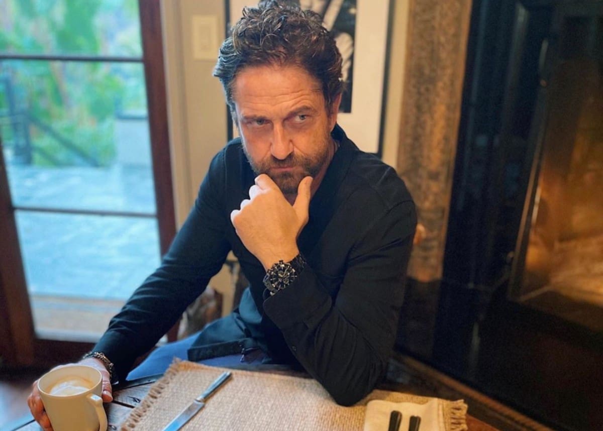 ”is-gerard-butler-training-to-become-a-magician”