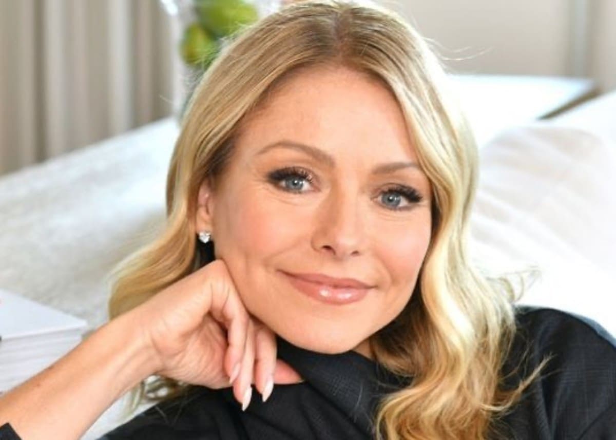 4. Kelly Ripa's Blue Hair Color: The Inspiration Behind the Look - wide 5