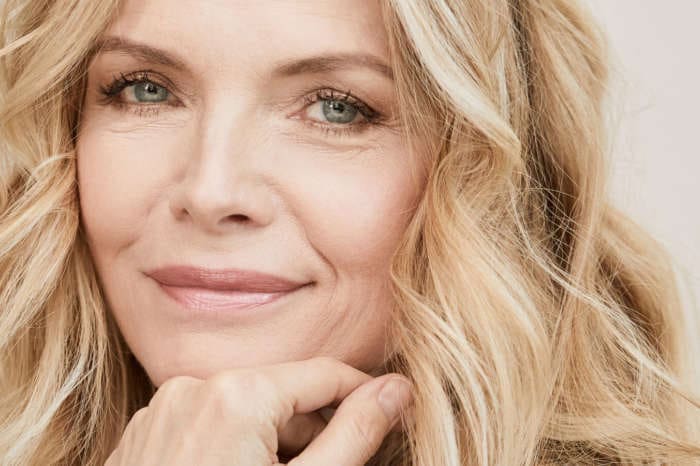 Michelle Pfeiffer Looks Stunning At 62 In No-Makeup Pic!